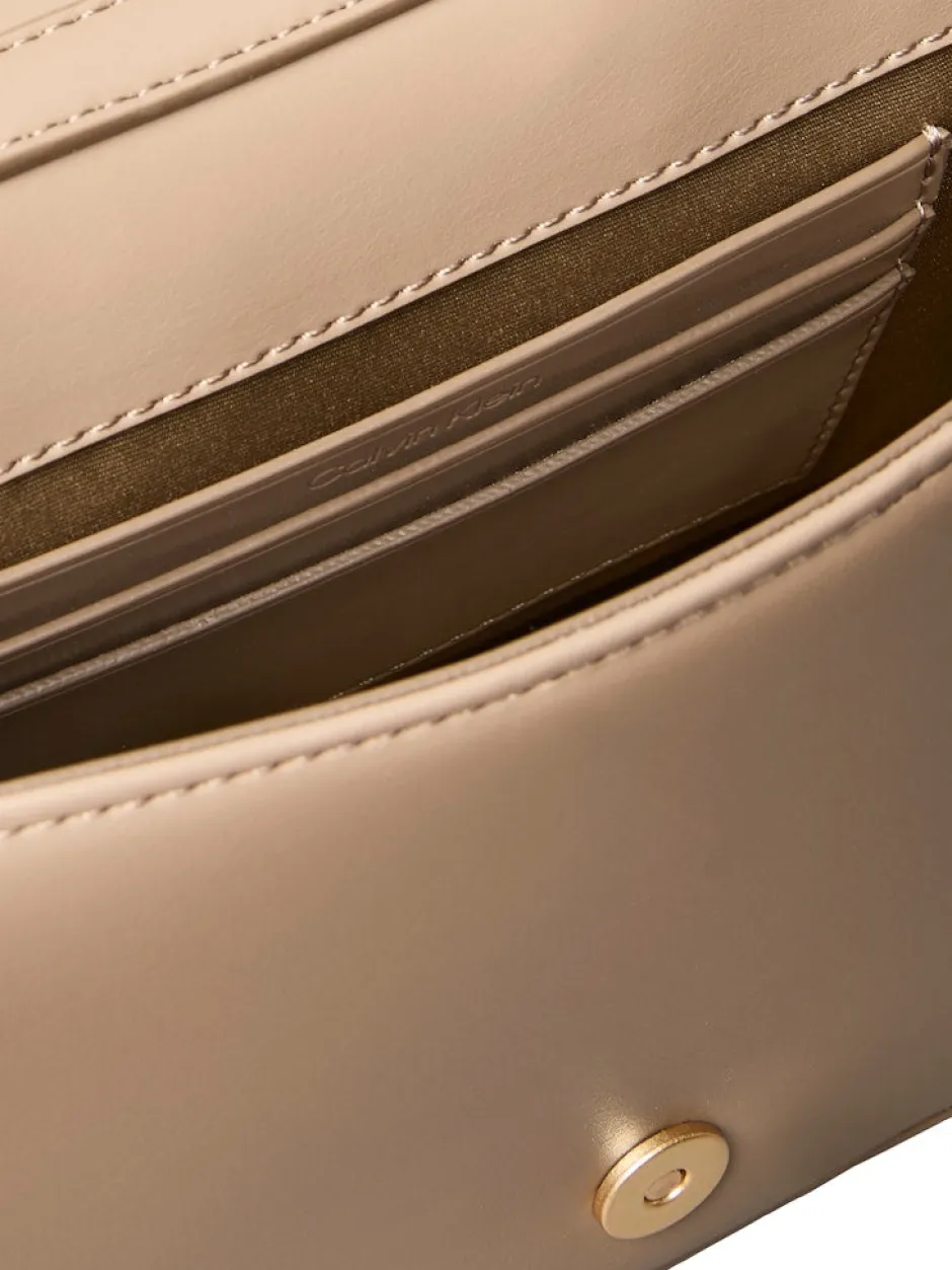 naisten laukku QUILTED MINI CHAIN BAG,>Calvin Klein Accessories Sale