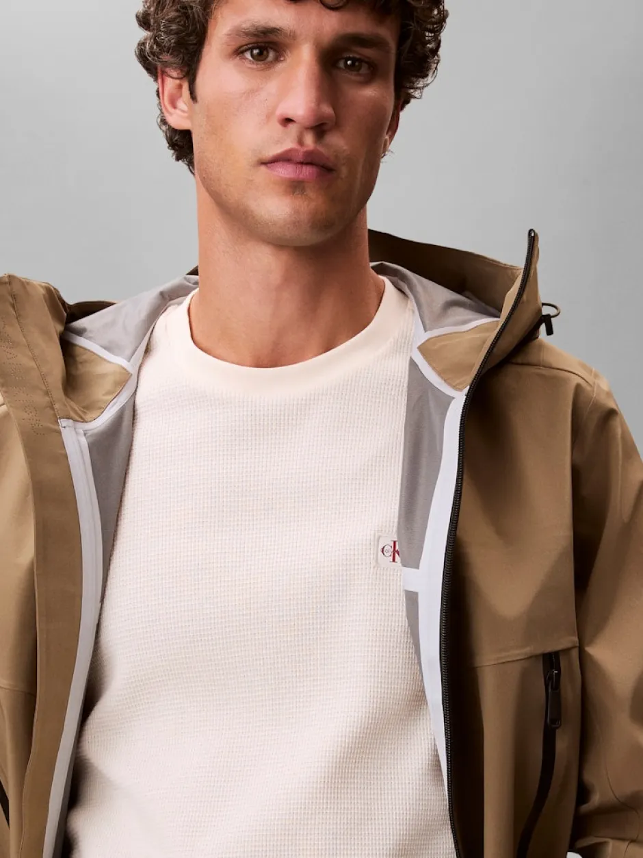 miesten t-paita SS Waffle Badge Crewnk Tee,>Calvin Klein Jeans Sale