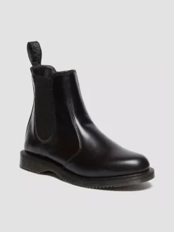 Naisten Kengät, FLORA BLACK POLISHED SMOOTH>Dr. Martens Best