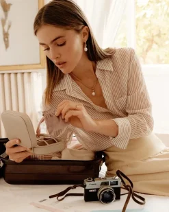 kaulakoru Swivel Necklace Pearl L, Gold pleated><noscript><img width=