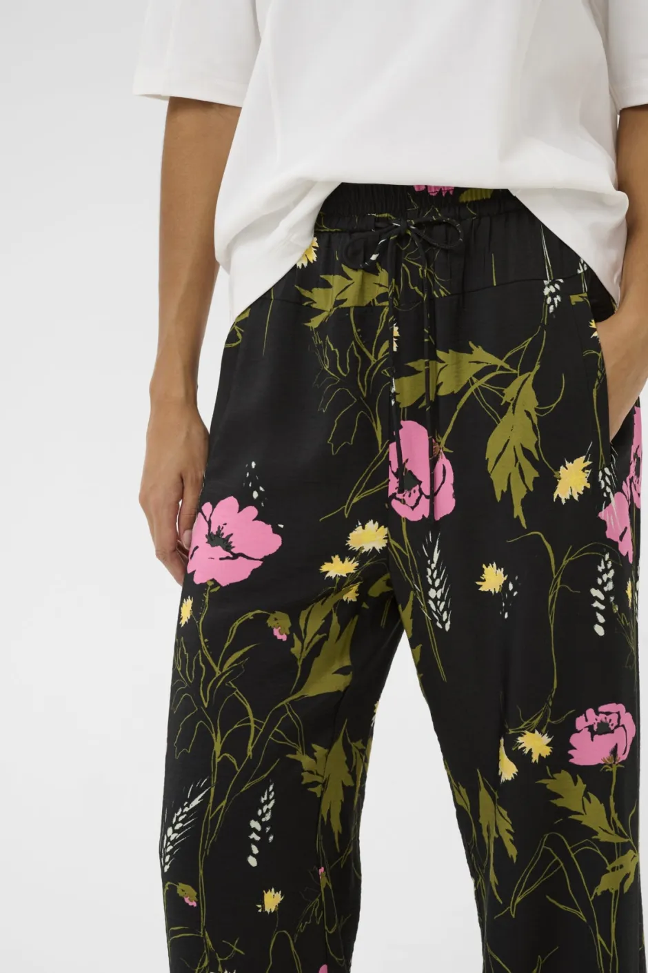 naisten housut Lucilleiw Pant, kukallinen kuosi>Inwear Sale