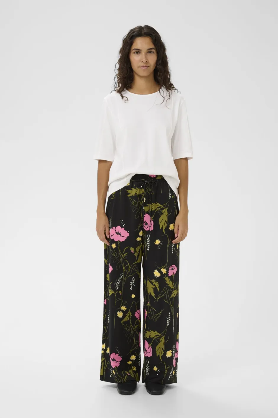 naisten housut Lucilleiw Pant, kukallinen kuosi>Inwear Sale