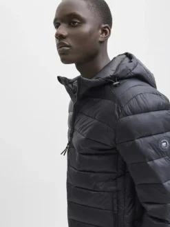 miesten takki JJEBRADLEY LIGHT PUFFER HOOD NOOS, musta><noscript><img width=