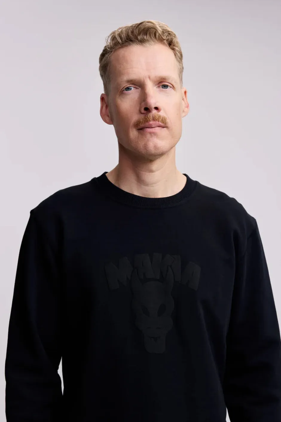 miesten collegepaita, TUOMIOPÄIVÄ SWETSHIRT>Makia Sale