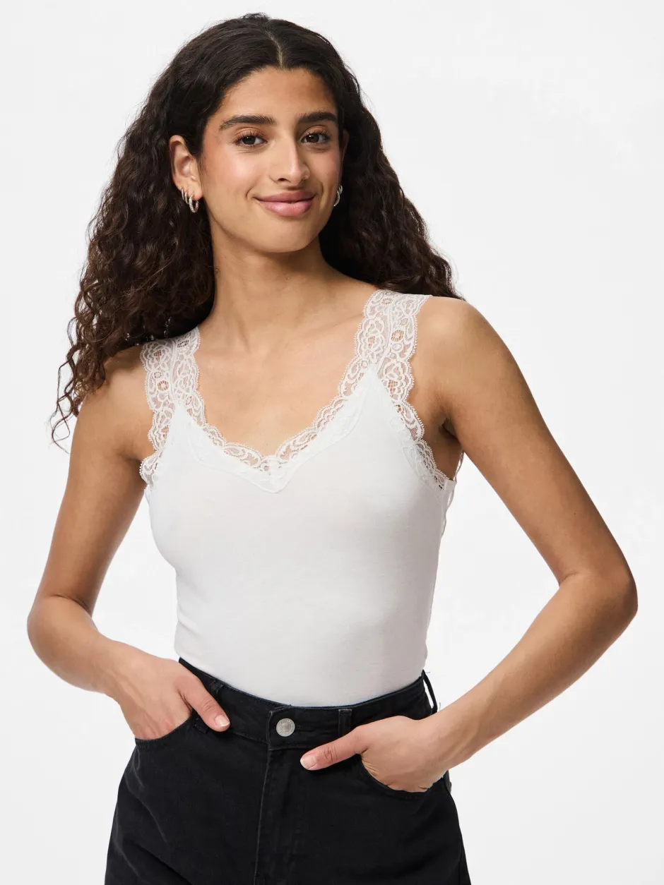 naisten toppi PCBARBERA LACE TOP JRS NOOS, valkoinen>Pieces Best